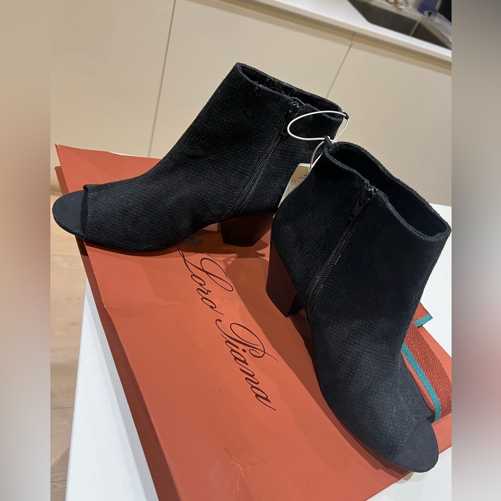 Old Navy heels size 9 in black - NEVER WORN